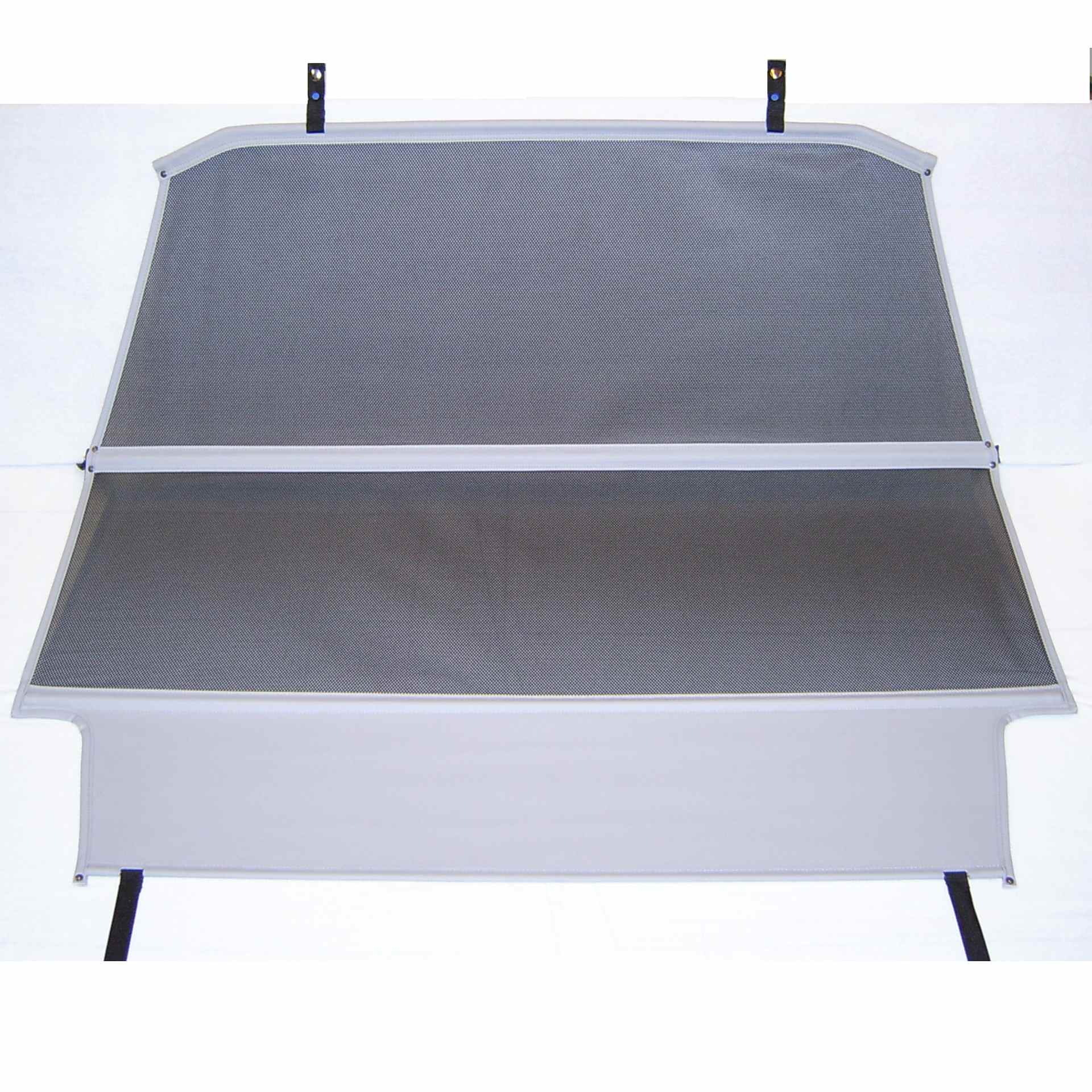 ein weißes Bodi XLC Windschott