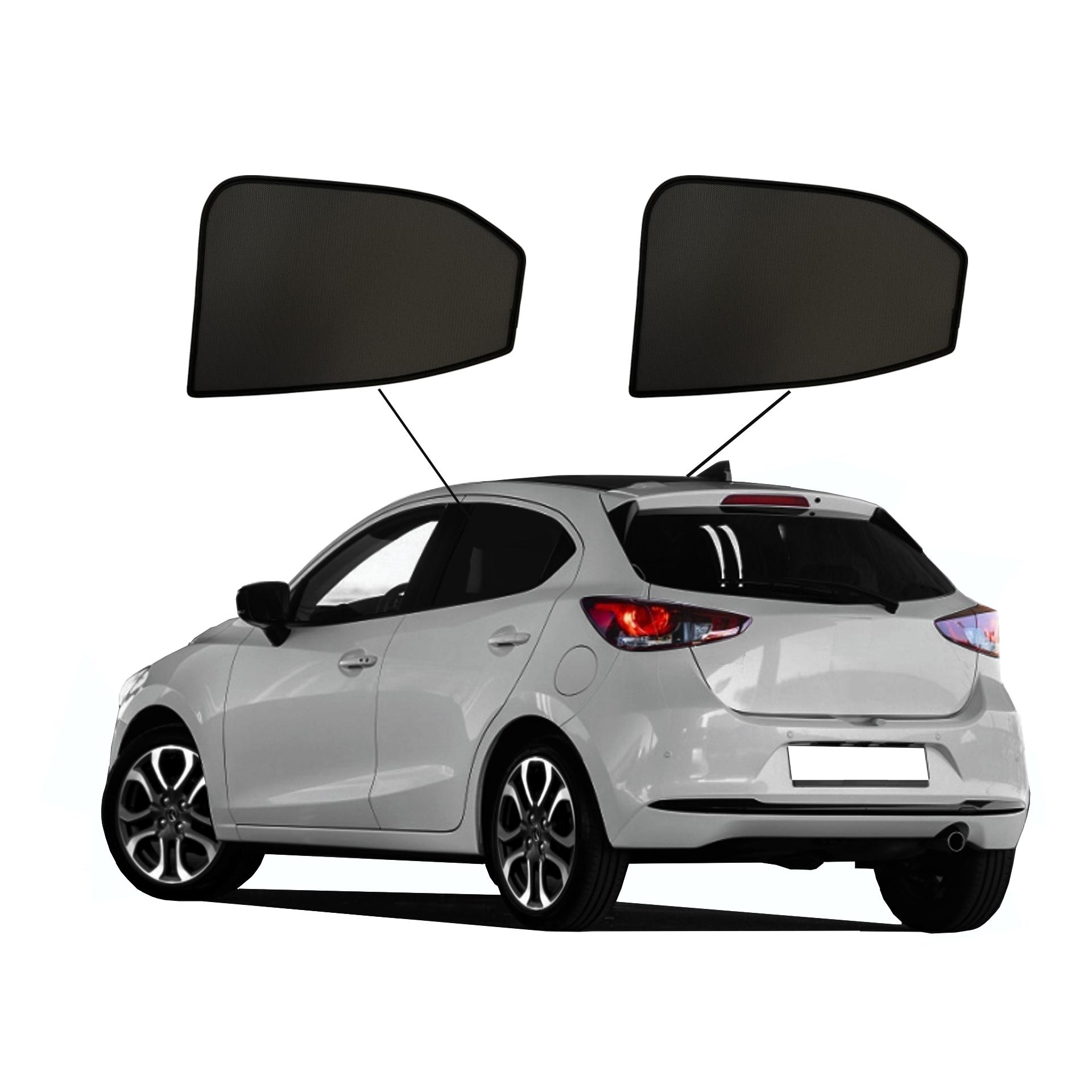 ein Mazda 2 mit einem A Set